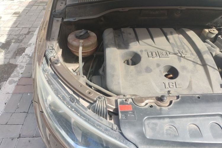 Used FAW Senya R7 2016 1.6L Automatic Luxury Model Engine Bay Right