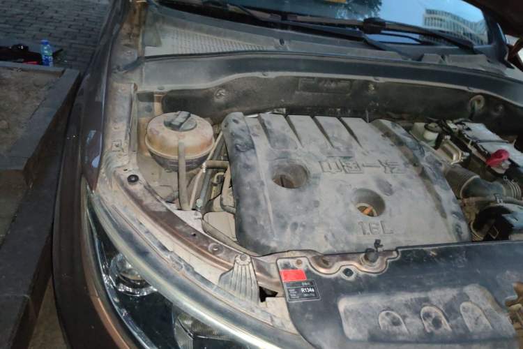 Used FAW Senya R7 2016 1.6L Manual Luxury Version Engine Bay Right