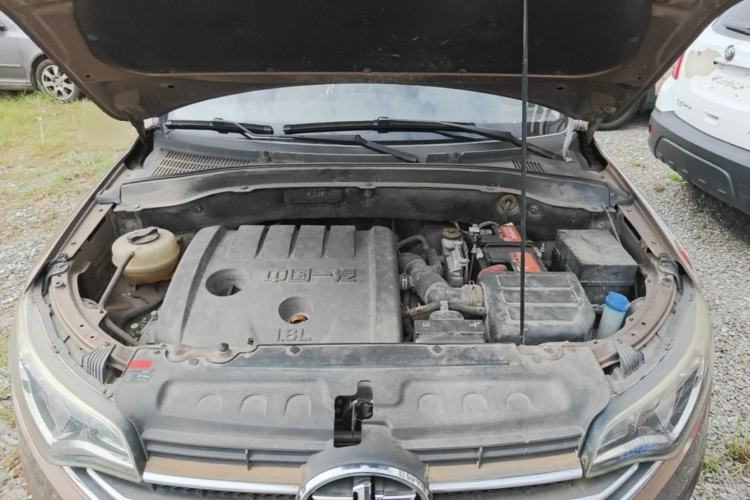 Used FAW Senya R7 2016 1.6L Manual Luxury Model Engine Bay