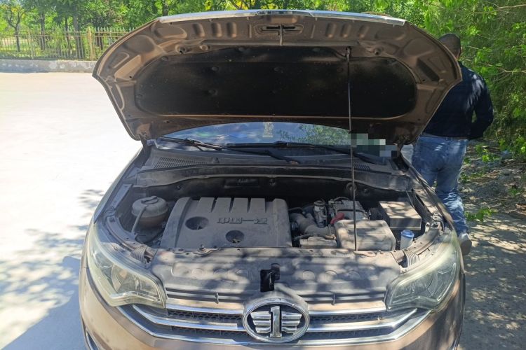 Used FAW Senya R7 2016 1.6L Manual Luxury Model Engine Bay