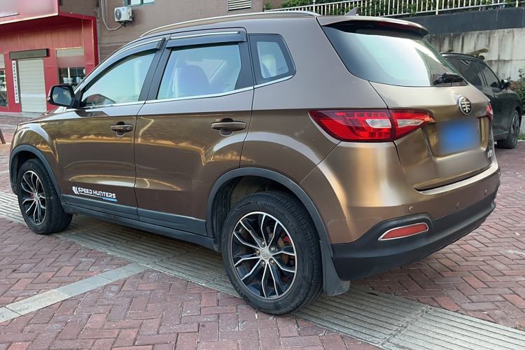 Used FAW Senya R7 2016 1.6L Manual Luxury Model Exterior 5
