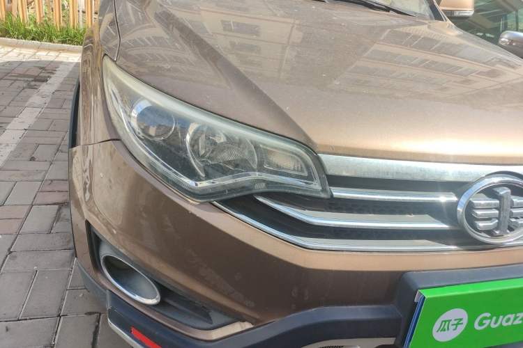 Used FAW Senya R7 2016 1.6L Automatic Luxury Model Exterior 6