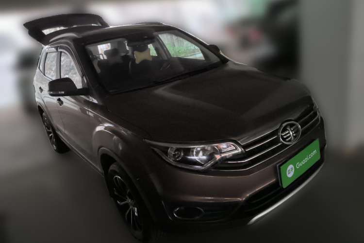 Used FAW Senya R7 2016 1.6L Manual Luxury Model Front Right 45 Deg