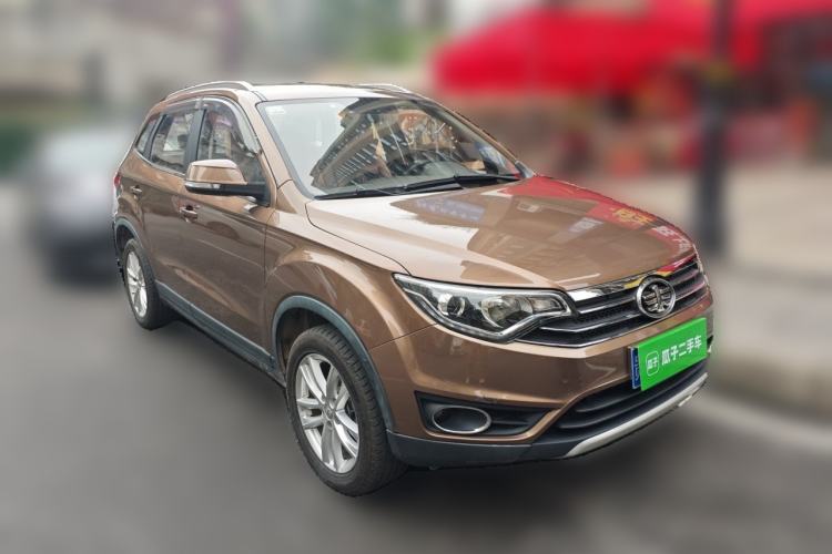 Used FAW Senya R7 2016 1.6L Manual Comfort Model Front Right 45 Deg