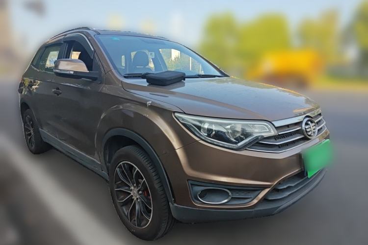 Used FAW Senya R7 2016 1.6L Manual Luxury Model Front Right 45 Deg