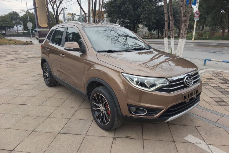 Used FAW Senya R7 2016 1.6L Manual Luxury Model Front Right 45 Deg