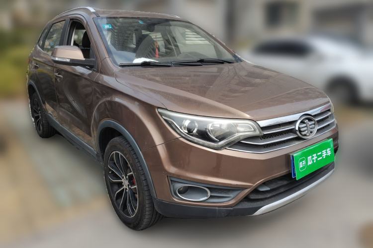 Used FAW Senya R7 2016 1.6L Manual Luxury Model Front Right 45 Deg