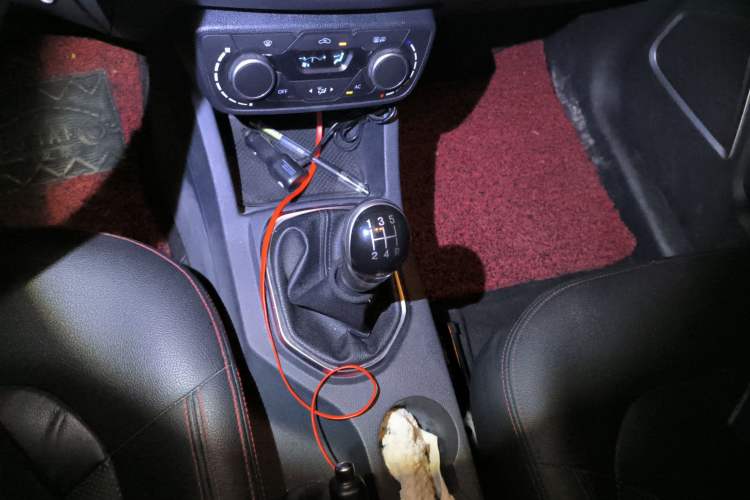 Used FAW Senya R7 2016 1.6L Manual Luxury Model Gear Lever