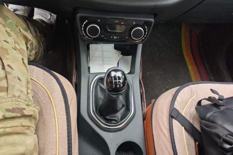 Used FAW Senya R7 2016 1.6L Manual Comfort Model Gear Lever