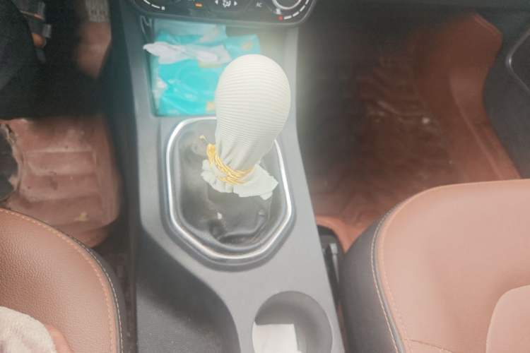 Used FAW Senya R7 2016 1.6L Manual Luxury Model Gear Lever