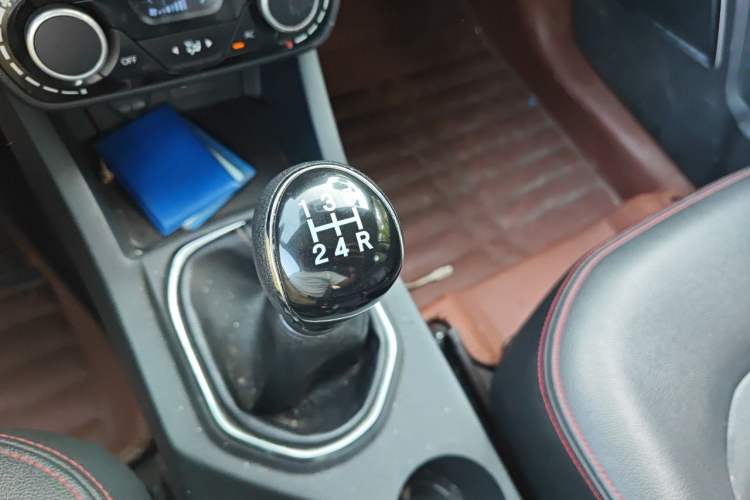 Used FAW Senya R7 2016 1.6L Manual Luxury Model Gear Lever