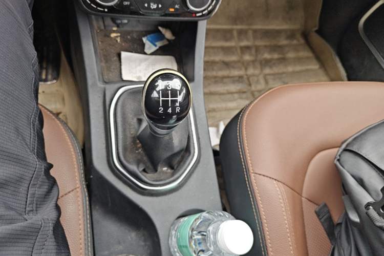 Used FAW Senya R7 2016 1.6L Manual Smart Version Gear Lever