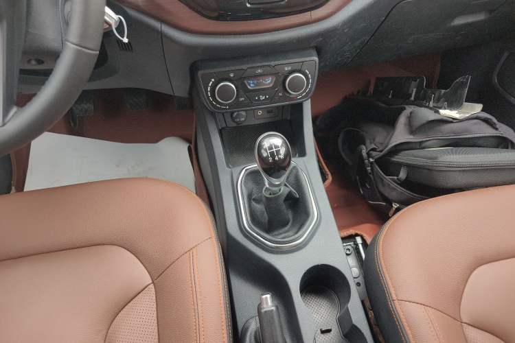 Used FAW Senya R7 2016 1.6L Manual Luxury Model Gear Lever