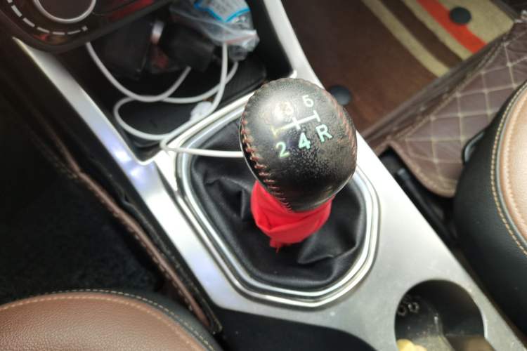 Used FAW Senya R7 2016 1.6L Manual Luxury Model Gear Lever