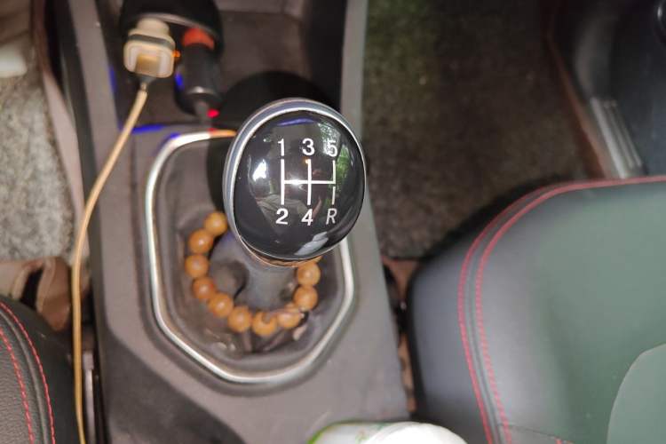 Used FAW Senya R7 2016 1.6L Manual Luxury Model Gear Lever