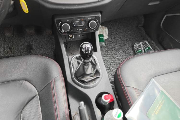Used FAW Senya R7 2016 1.6L Manual Luxury Model Gear Lever