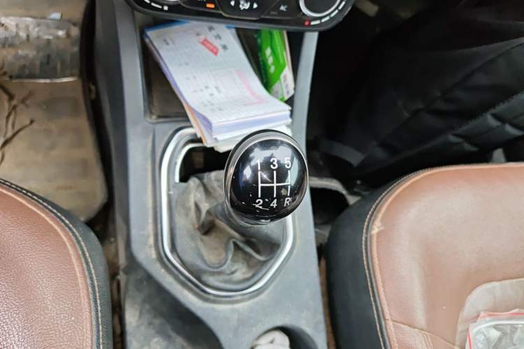 Used FAW Senya R7 2016 1.6L Manual Luxury Model Gear Lever