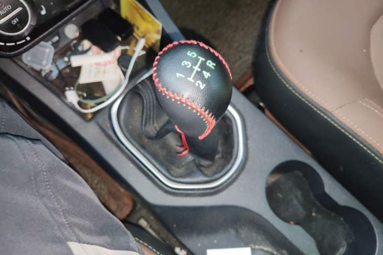 Used FAW Senya R7 2016 1.6L Manual Luxury Version Gear Lever