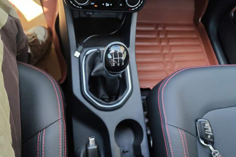 Used FAW Senya R7 2016 1.6L Manual Luxury Model Gear Lever