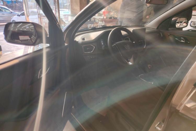 Used FAW Senya R7 2016 1.6L Manual Smart Version Interior 1