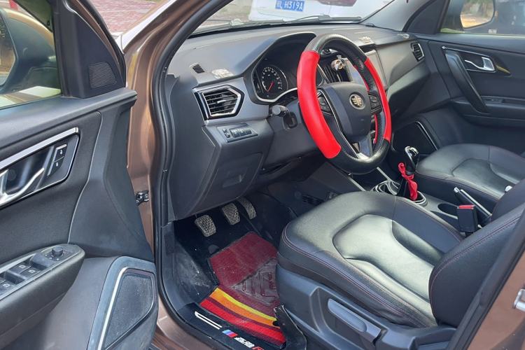Used FAW Senya R7 2016 1.6L Manual Luxury Model Interior 2