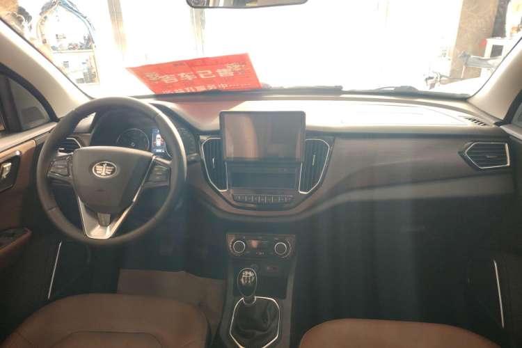 Used FAW Senya R7 2016 1.6L Manual Smart Version Interior 3