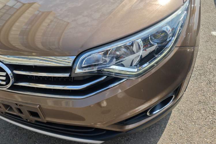 Used FAW Senya R7 2016 1.6L Manual Luxury Model Left Front Headlight
