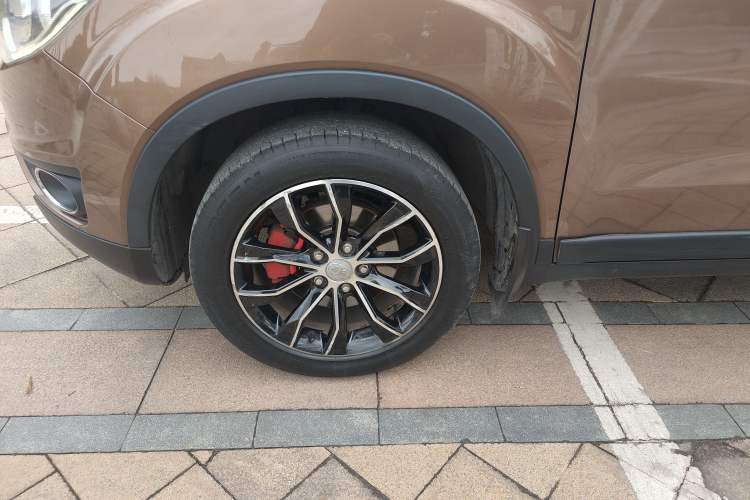 Used FAW Senya R7 2016 1.6L Manual Luxury Model Left Front Wheel Hub