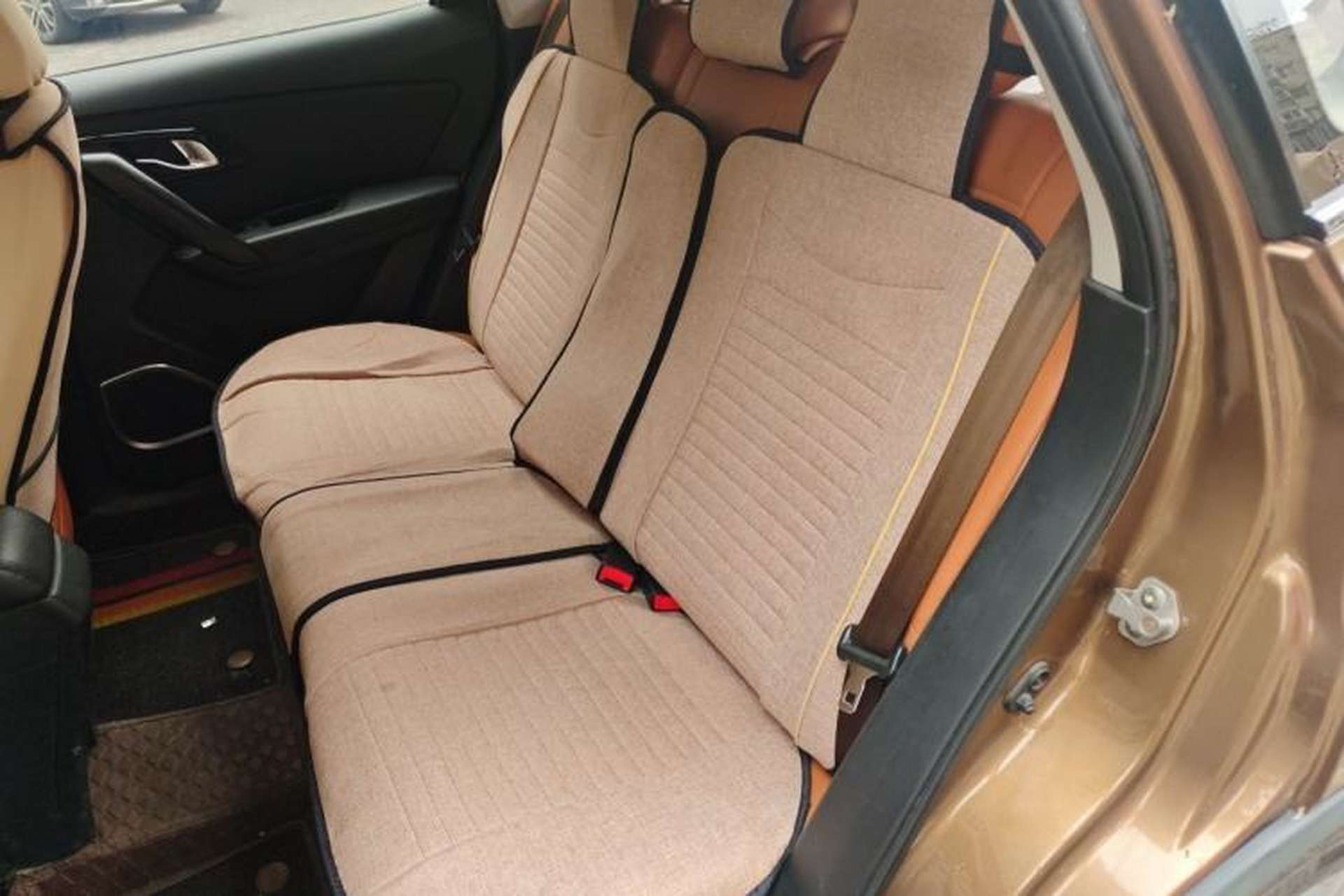 Used FAW Senya R7 2016 1.6L Manual Comfort Model Left Rear Seat