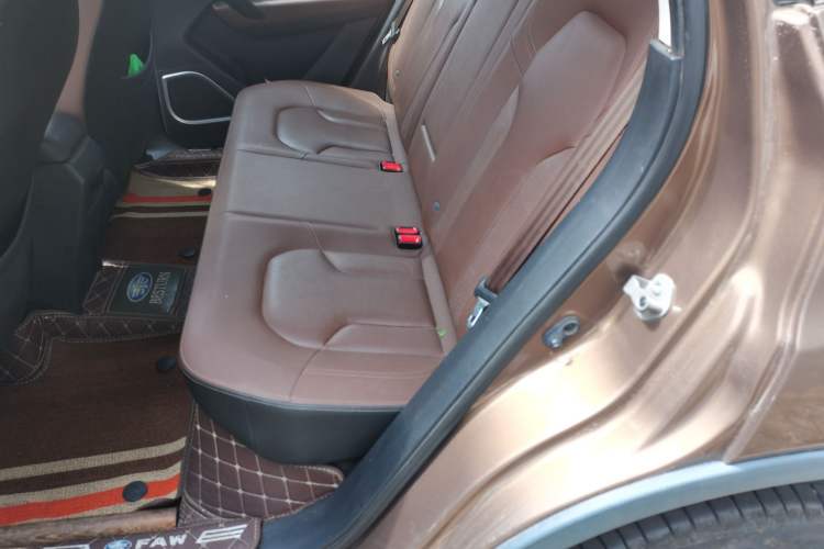 Used FAW Senya R7 2016 1.6L Manual Luxury Model Left Rear Seat