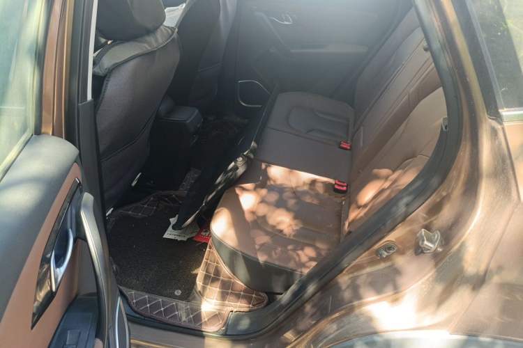 Used FAW Senya R7 2016 1.6L Manual Luxury Model Left Rear Seat