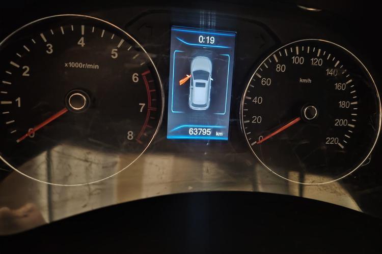 Used FAW Senya R7 2016 1.6L Manual Smart Version Odometer Close Up