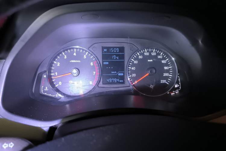 Used FAW Senya R7 2016 1.6L Manual Luxury Model Odometer Close Up