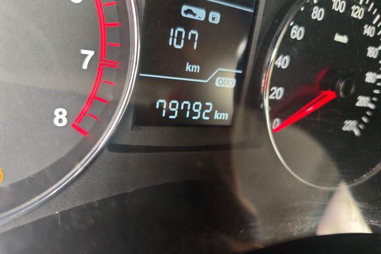 Used FAW Senya R7 2016 1.6L Manual Comfort Model Odometer Close Up