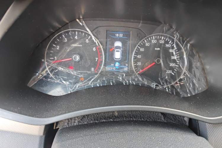 Used FAW Senya R7 2016 1.6L Manual Luxury Model Odometer Close Up