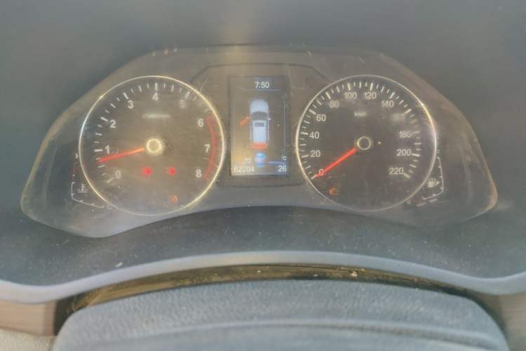 Used FAW Senya R7 2016 1.6L Manual Smart Version Odometer Close Up