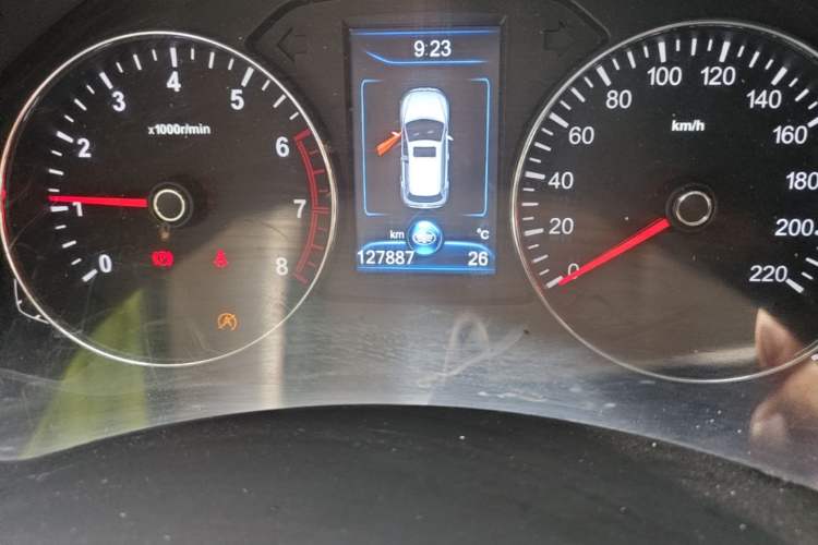Used FAW Senya R7 2016 1.6L Manual Smart Version Odometer Close Up