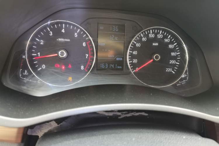 Used FAW Senya R7 2016 1.6L Manual Luxury Model Odometer Close Up