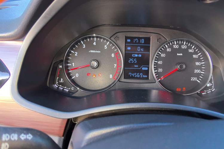 Used FAW Senya R7 2016 1.6L Manual Luxury Model Odometer Close Up