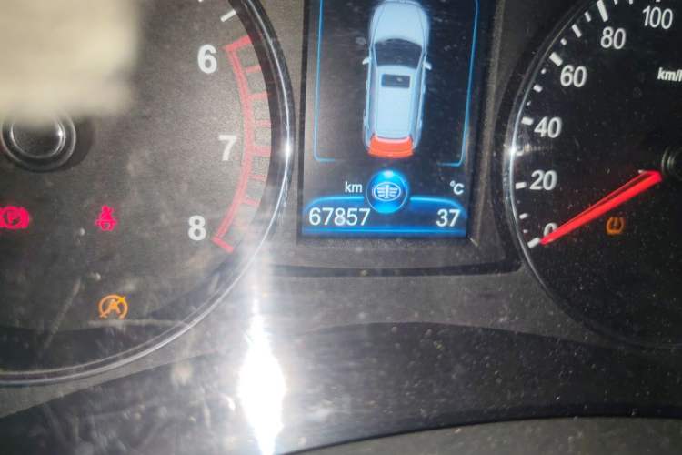 Used FAW Senya R7 2016 1.6L Manual Luxury Version Odometer Close Up