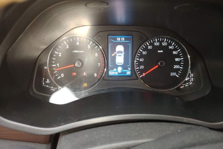 Used FAW Senya R7 2016 1.6L Manual Smart Version Odometer Close Up