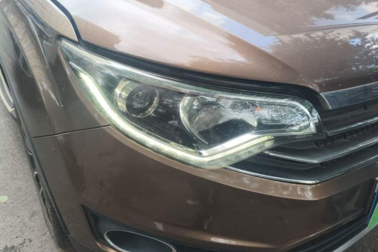 Used FAW Senya R7 2016 1.6L Manual Luxury Model Right Front Headlight