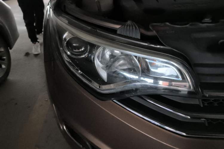 Used FAW Senya R7 2016 1.6L Manual Luxury Model Right Front Headlight