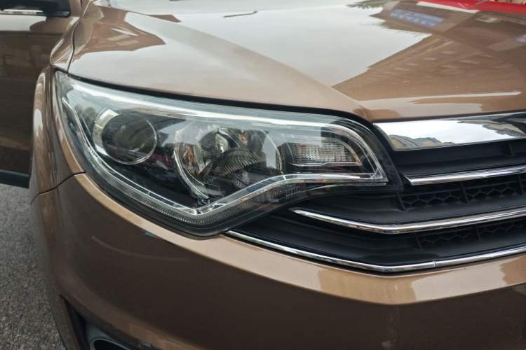 Used FAW Senya R7 2016 1.6L Manual Comfort Model Right Front Headlight