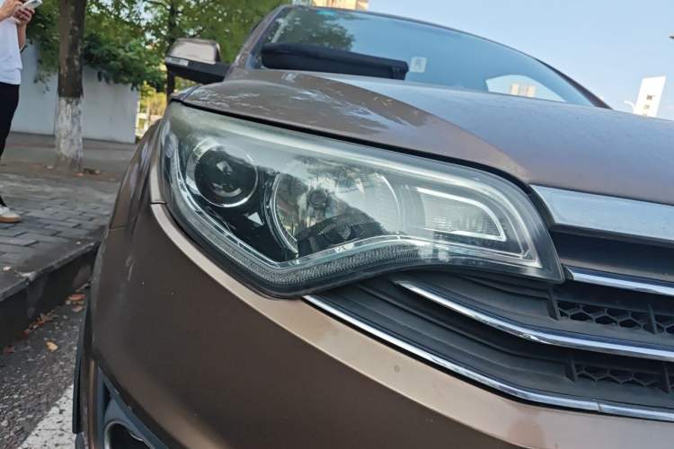 Used FAW Senya R7 2016 1.6L Manual Luxury Model Right Front Headlight