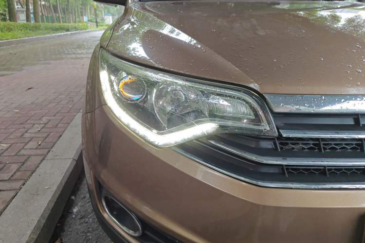 Used FAW Senya R7 2016 1.6L Manual Luxury Model Right Front Headlight