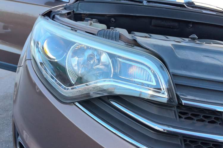 Used FAW Senya R7 2016 1.6L Manual Luxury Model Right Front Headlight