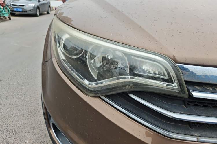 Used FAW Senya R7 2016 1.6L Manual Luxury Model Right Front Headlight