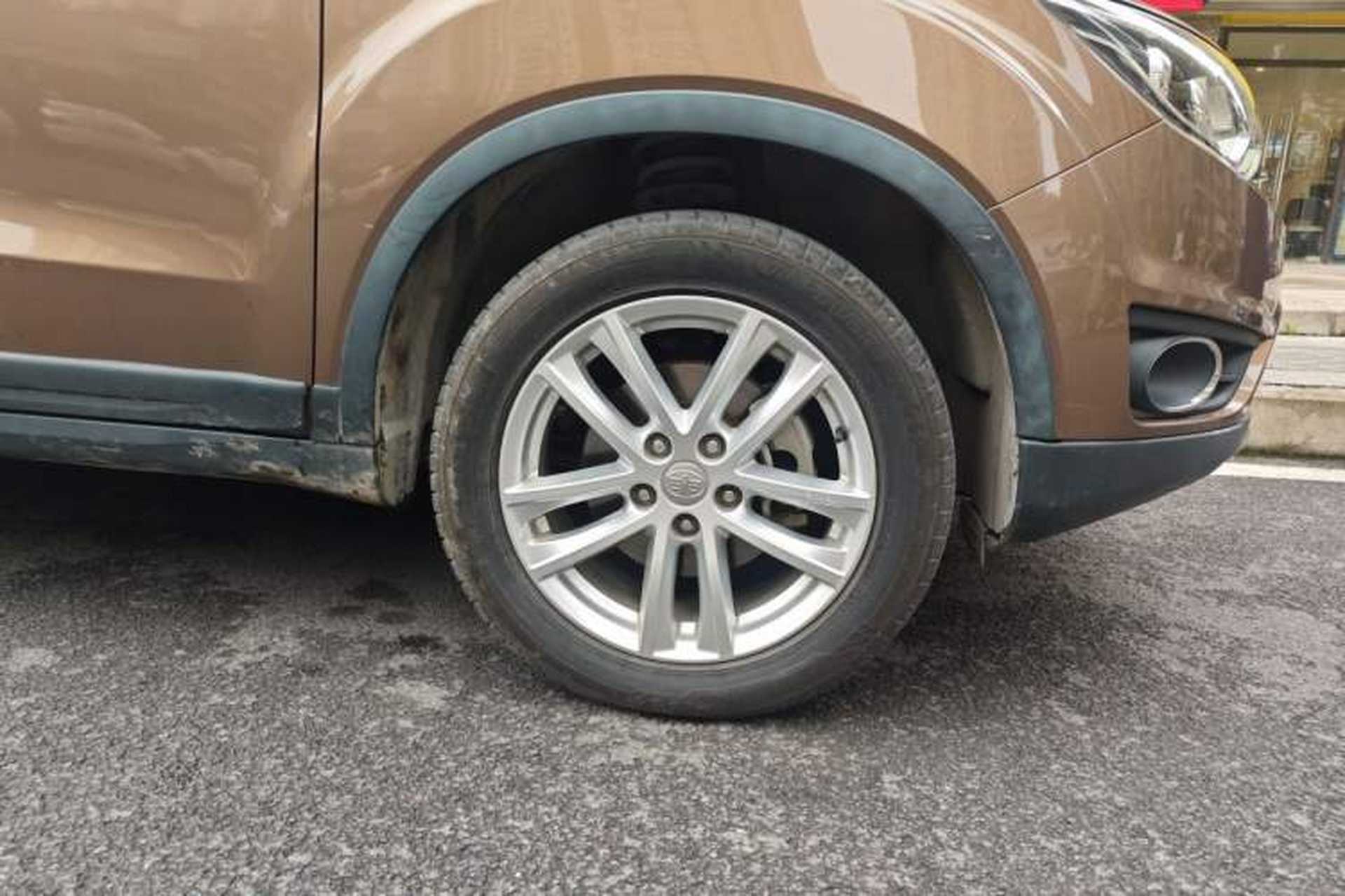Used FAW Senya R7 2016 1.6L Manual Comfort Model Right Front Wheel Hub
