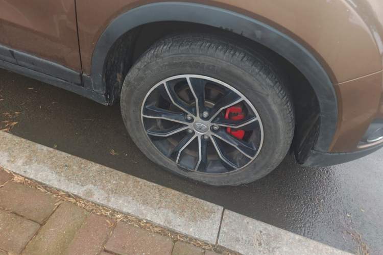 Used FAW Senya R7 2016 1.6L Manual Luxury Model Right Front Wheel Hub